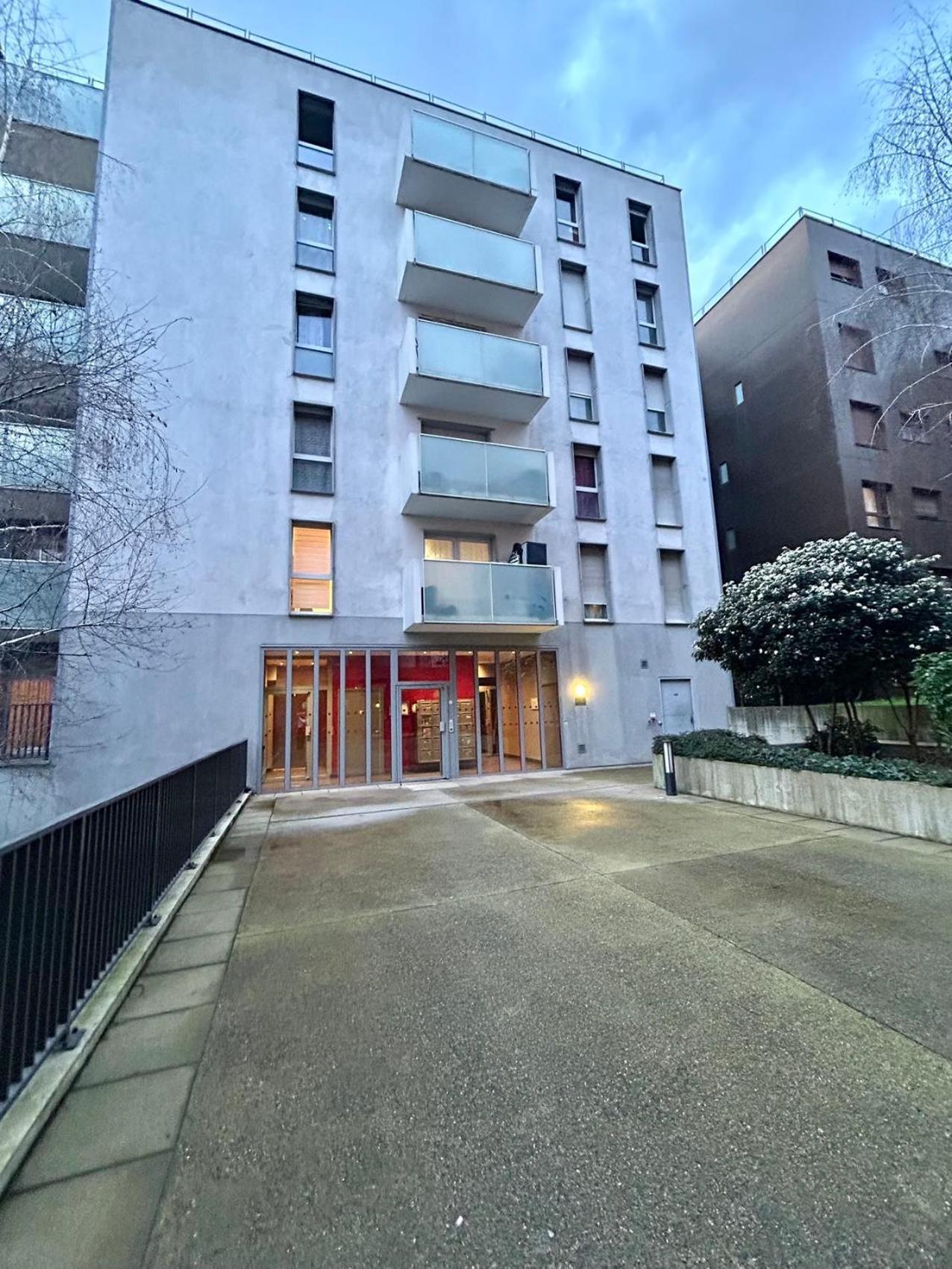 Fillettes-Stade De France-Parking Aubervilliers Exterior foto